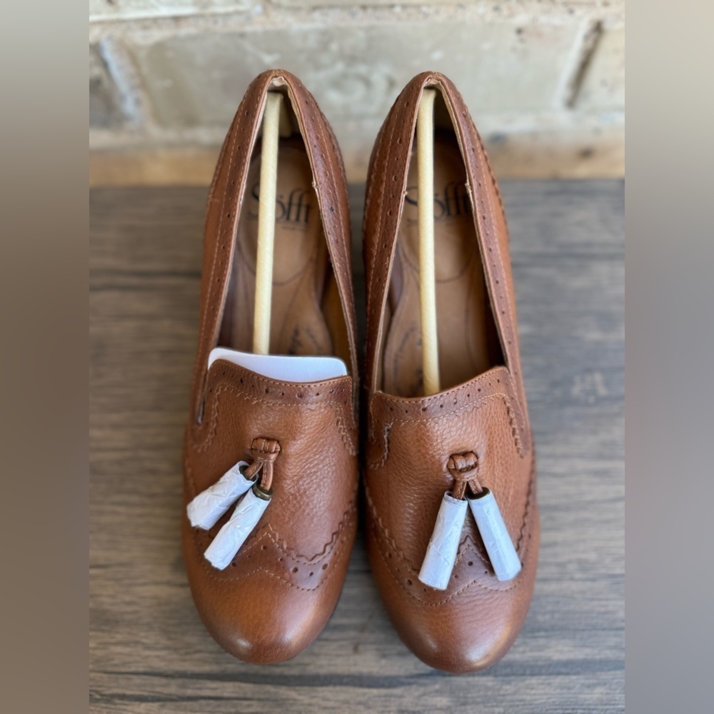 Sofft Brown Leather Tassel Mid Heel Pump - Picture 2 of 7